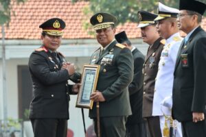 BERI PENGHARGAAN