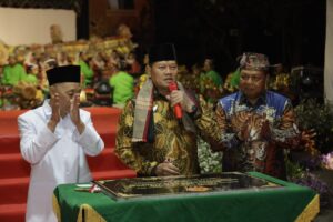 NONTON WAYANG