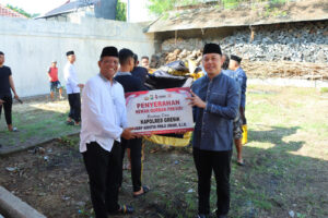 Gresik kapolres kurban