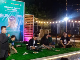 Kembali Tampilkan Bang Bang Wetan, Membaca Takdir Nusantara di Stikosa AWS