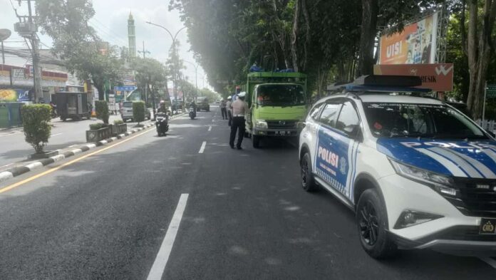 Satlantas Polres Gresik Tindak 43 Truk Langgar Jam Operasional