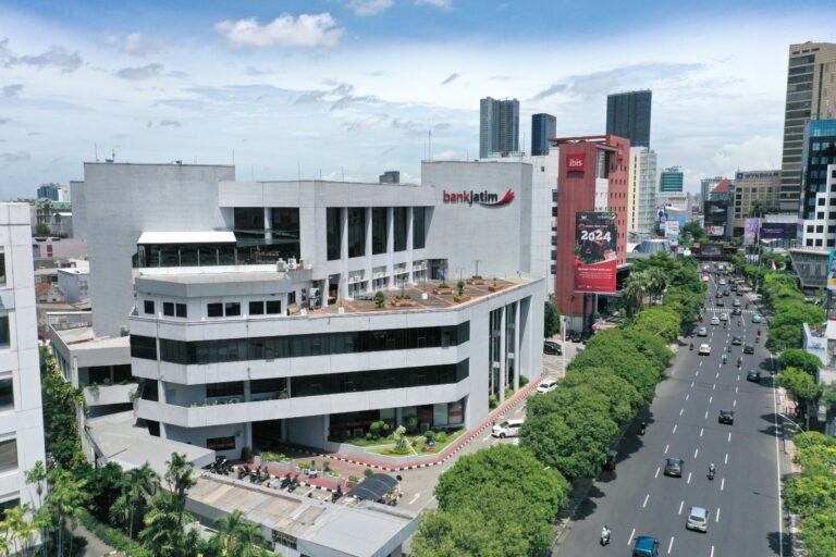Optimis Kinerja 2025, Direksi Bank Jatim Kompak Borong Jutaan Lembar Saham