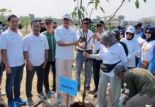 Bakti Sosial dan Tanam Pohon Warnai Peringatan Hari Buruh Internasional di Lamongan