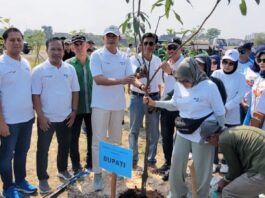Bakti Sosial dan Tanam Pohon Warnai Peringatan Hari Buruh Internasional di Lamongan
