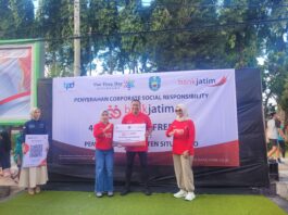 Dukung Pertumbuhan Ekonomi Situbondo, Bank Jatim Serahkan CSR 455 Unit Tenda Portabel untuk UMKM
