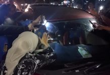 Damkar Lamongan Evakuasi Balita Terkunci Didalam Mobil